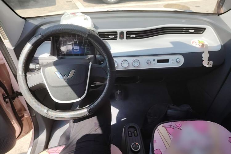 Used Wuling Hongguang MINIEV 2022 Macaron Premium Model – Lithium Iron Phosphate Center Console