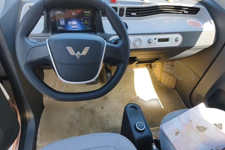 Used Wuling Hongguang MINIEV 2022 Macaron Premium Model – Lithium Iron Phosphate Center Console
