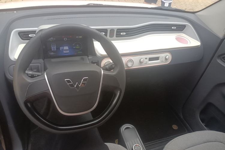 Used Wuling Hongguang MINIEV 2022 Macaron Premium Model – Lithium Iron Phosphate Center Console