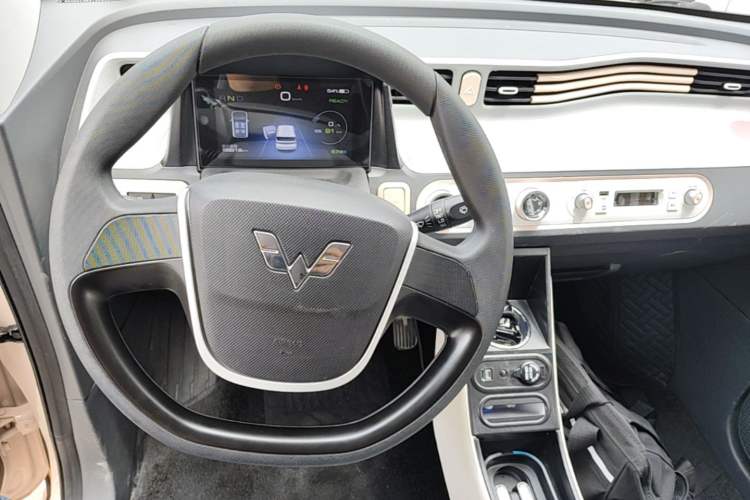 Used Wuling Hongguang MINIEV 2022 Macaron Premium Model – Lithium Iron Phosphate Center Console