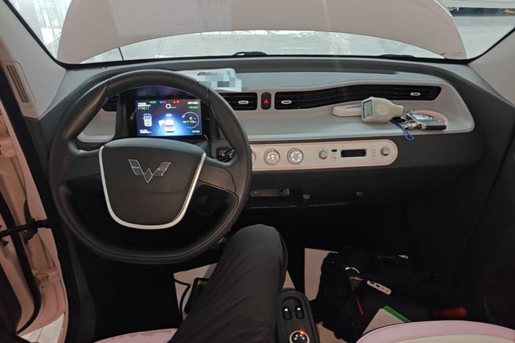 Used Wuling Hongguang MINIEV 2022 Macaron Premium Model – Lithium Iron Phosphate Center Console