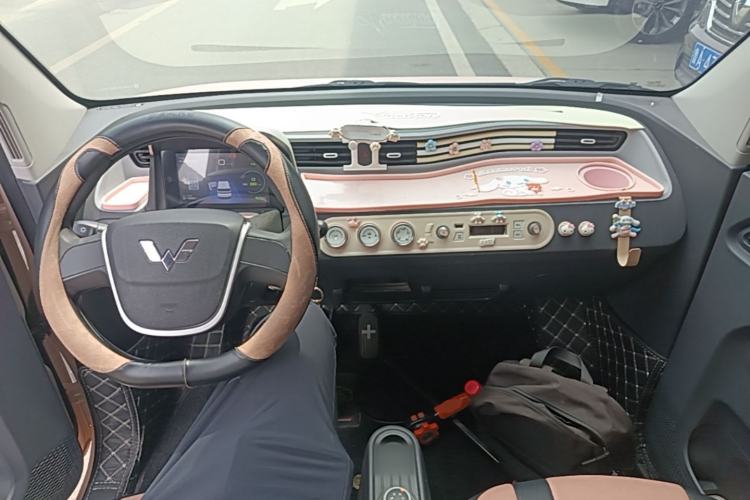 Used Wuling Hongguang MINIEV 2022 Macaron Premium Model – Lithium Iron Phosphate Center Console