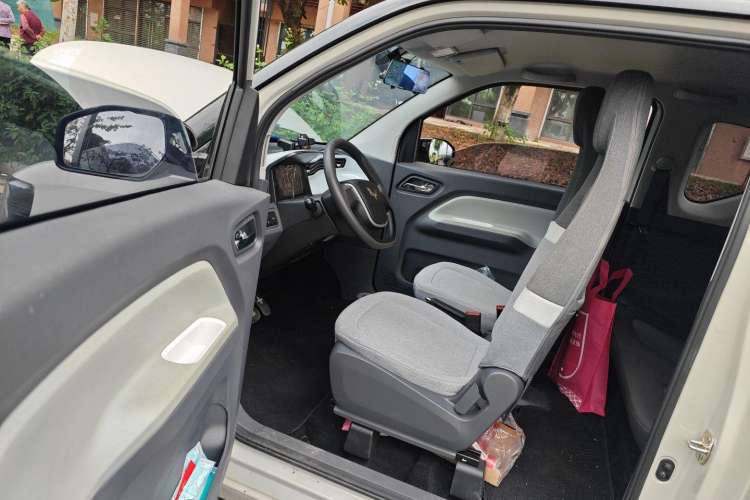 Used Wuling Hongguang MINIEV 2022 Macaron Premium Model – Lithium Iron Phosphate Driver Seat