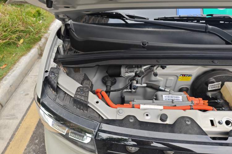 Used Wuling Hongguang MINIEV 2022 Macaron Premium Model – Lithium Iron Phosphate Engine Bay Right