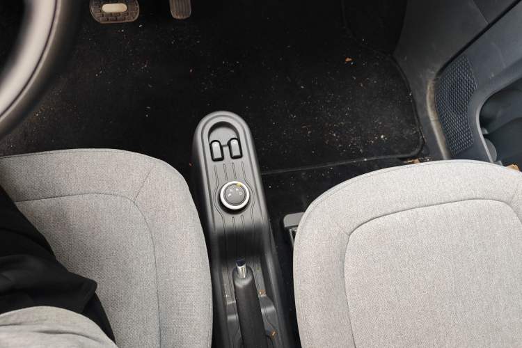 Used Wuling Hongguang MINIEV 2022 Macaron Premium Model – Lithium Iron Phosphate Gear Lever