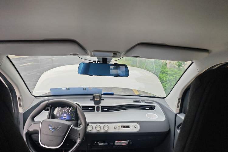 Used Wuling Hongguang MINIEV 2022 Macaron Premium Model – Lithium Iron Phosphate Headliner