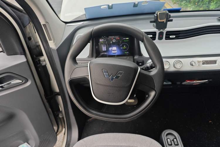 Used Wuling Hongguang MINIEV 2022 Macaron Premium Model – Lithium Iron Phosphate Steering Wheel