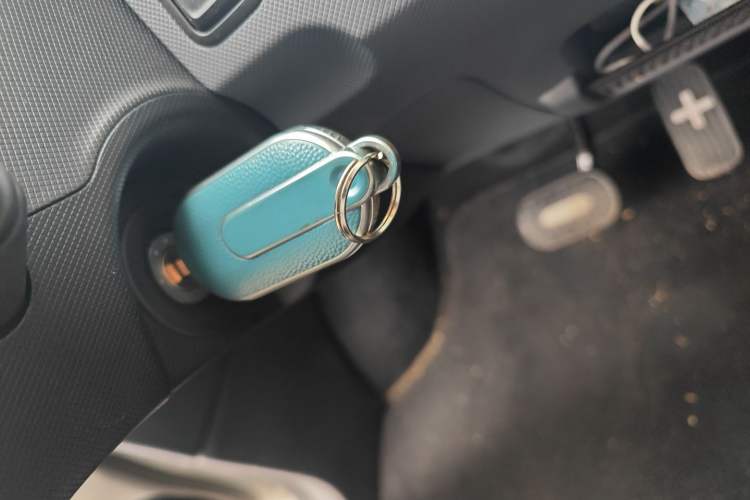 Used Wuling Hongguang MINIEV 2022 Macaron Premium Model – Lithium Iron Phosphate Vehicle Key