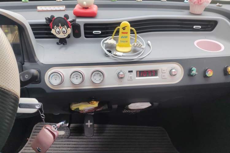 Used Wuling Hongguang MINIEV 2022 Macaron Fashion Model Lithium Iron Phosphate Audio And AC Panel