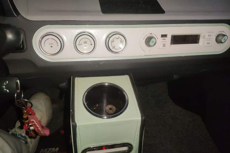 Used Wuling Hongguang MINIEV 2022 Macaron Fashion Model Lithium Iron Phosphate Audio And AC Panel