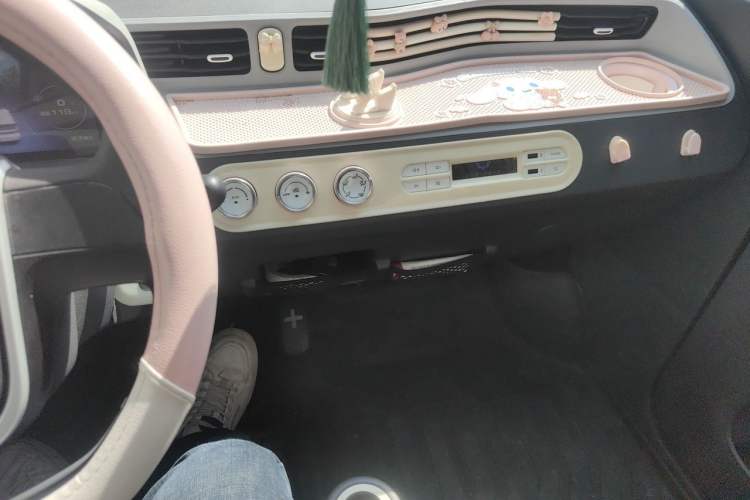 Used Wuling Hongguang MINIEV 2022 Macaron Premium Model – Lithium Iron Phosphate Audio And AC Panel