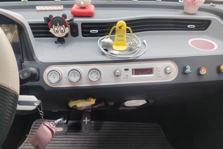 Used Wuling Hongguang MINIEV 2022 Macaron Fashion Model Lithium Iron Phosphate Audio And AC Panel