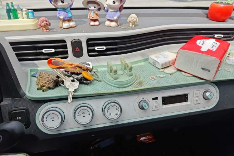 Used Wuling Hongguang MINIEV 2022 Macaron Premium Model – Lithium Iron Phosphate Audio And AC Panel