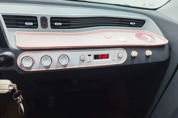 Used Wuling Hongguang MINIEV 2022 Macaron Premium Model – Lithium Iron Phosphate Audio And AC Panel