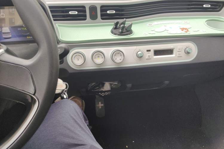 Used Wuling Hongguang MINIEV 2022 Macaron Fashion Model Lithium Iron Phosphate Audio And AC Panel
