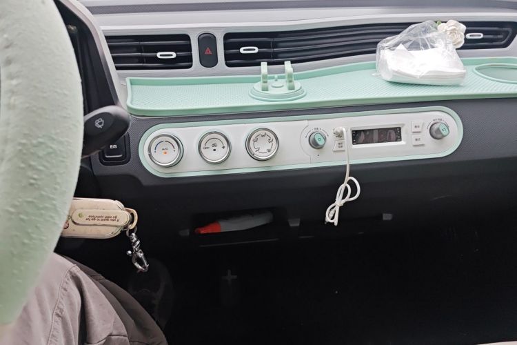 Used Wuling Hongguang MINIEV 2022 Macaron Fashion Edition Lithium-Nickel-Cobalt-Alpha-oxide Audio And AC Panel