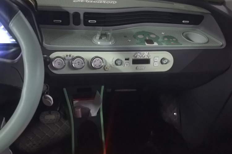 Used Wuling Hongguang MINIEV 2022 Macaron Premium Model – Lithium Iron Phosphate Audio And AC Panel
