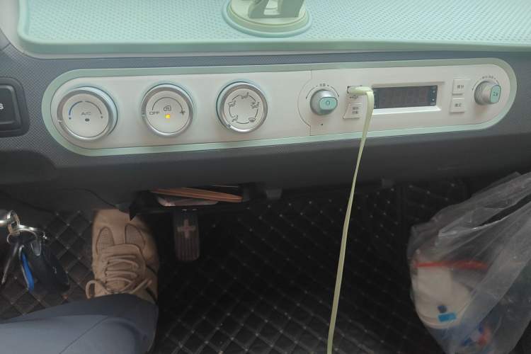 Used Wuling Hongguang MINIEV 2022 Macaron Premium Model – Lithium Iron Phosphate Audio And AC Panel