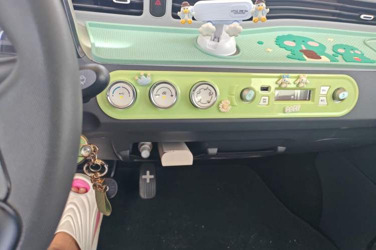 Used Wuling Hongguang MINIEV 2022 Macaron Fashion Model Lithium Iron Phosphate Audio And AC Panel