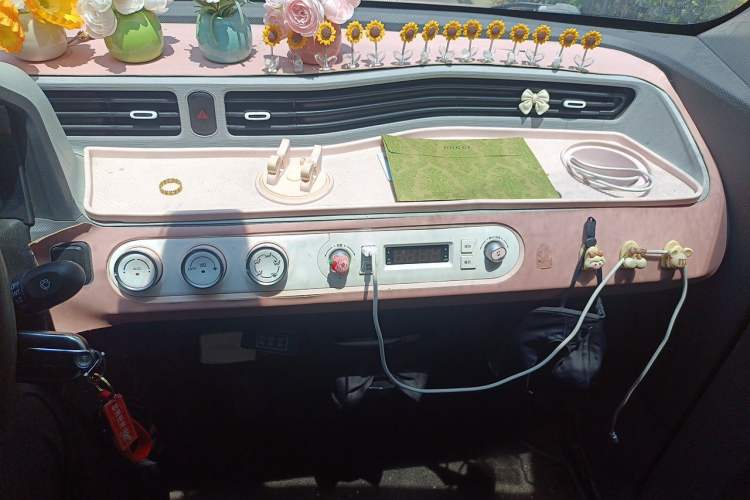 Used Wuling Hongguang MINIEV 2022 Macaron Premium Model – Lithium Iron Phosphate Audio And AC Panel