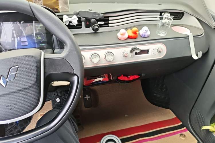 Used Wuling Hongguang MINIEV 2022 Macaron Premium Model – Lithium Iron Phosphate Audio And AC Panel