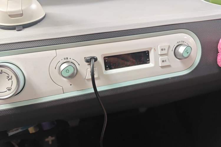 Used Wuling Hongguang MINIEV 2022 Macaron Premium Model – Lithium Iron Phosphate Audio And AC Panel