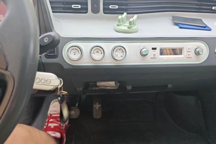 Used Wuling Hongguang MINIEV 2022 Macaron-Color Edition Lithium Iron Phosphate Audio And AC Panel