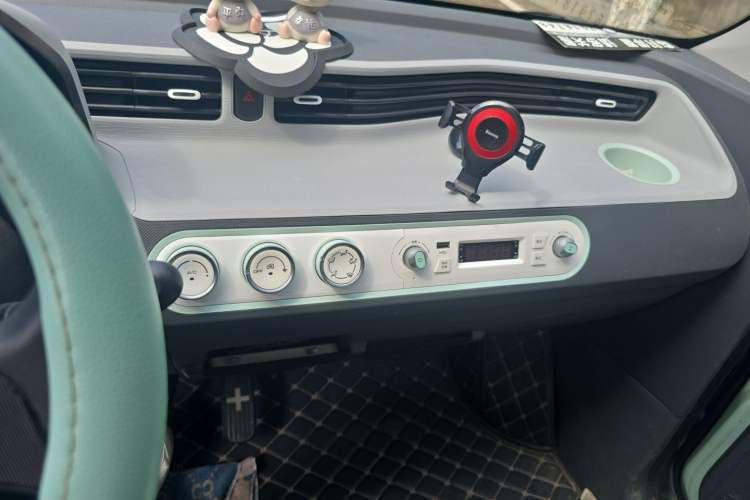 Used Wuling Hongguang MINIEV 2022 Macaron Fashion Model Lithium Iron Phosphate Audio And AC Panel