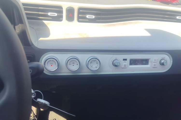 Used Wuling Hongguang MINIEV 2022 Macaron Fashion Edition Lithium-Nickel-Cobalt-Alpha-oxide Audio And AC Panel
