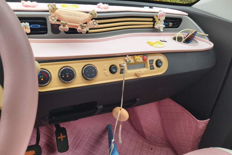 Used Wuling Hongguang MINIEV 2022 Zizai Version Lithium Iron Phosphate Audio And AC Panel