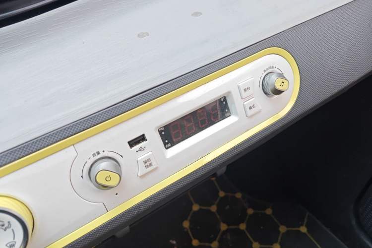 Used Wuling Hongguang MINIEV 2022 Macaron Fashion Edition Lithium-Nickel-Cobalt-Alpha-oxide Audio And AC Panel