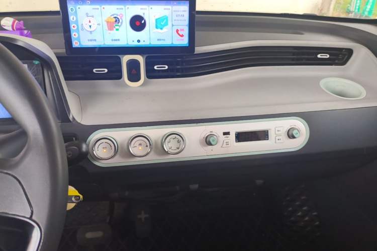 Used Wuling Hongguang MINIEV 2022 Macaron Premium Model – Lithium Iron Phosphate Audio And AC Panel