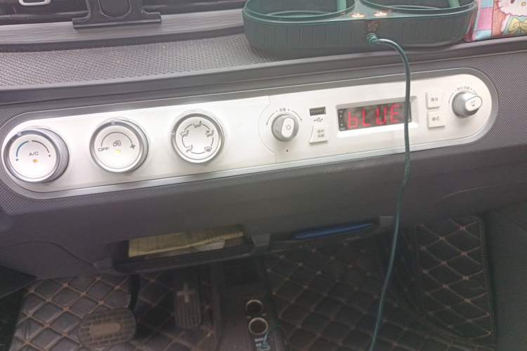 Used Wuling Hongguang MINIEV 2022 Macaron Premium Model – Lithium Iron Phosphate Audio And AC Panel
