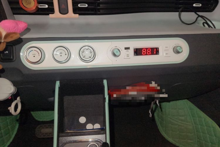 Used Wuling Hongguang MINIEV 2022 Macaron Premium Model – Lithium Iron Phosphate Audio And AC Panel