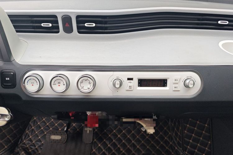 Used Wuling Hongguang MINIEV 2022 Macaron Premium Model – Lithium Iron Phosphate Audio And AC Panel