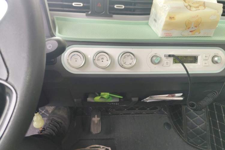 Used Wuling Hongguang MINIEV 2022 Macaron Premium Model – Lithium Iron Phosphate Audio And AC Panel