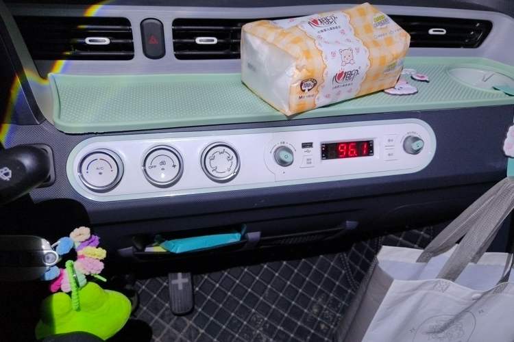 Used Wuling Hongguang MINIEV 2022 Macaron Premium Model – Lithium Iron Phosphate Audio And AC Panel
