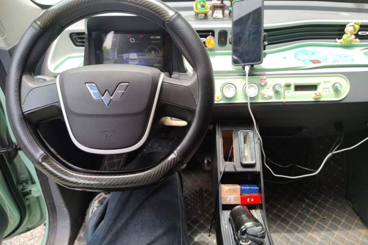 Used Wuling Hongguang MINIEV 2022 Macaron Premium Model – Lithium Iron Phosphate Center Console