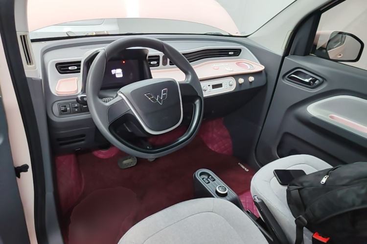 Used Wuling Hongguang MINIEV 2022 Macaron Premium Model – Lithium Iron Phosphate Center Console