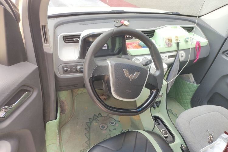 Used Wuling Hongguang MINIEV 2022 Macaron Premium Model – Lithium Iron Phosphate Center Console