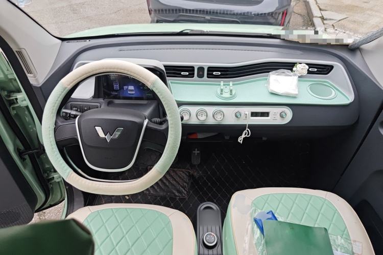 Used Wuling Hongguang MINIEV 2022 Macaron Fashion Edition Lithium-Nickel-Cobalt-Alpha-oxide Center Console
