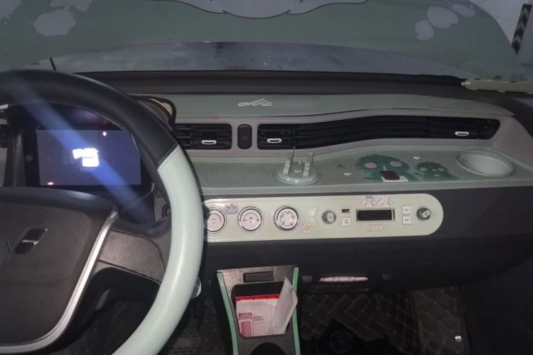 Used Wuling Hongguang MINIEV 2022 Macaron Premium Model – Lithium Iron Phosphate Center Console