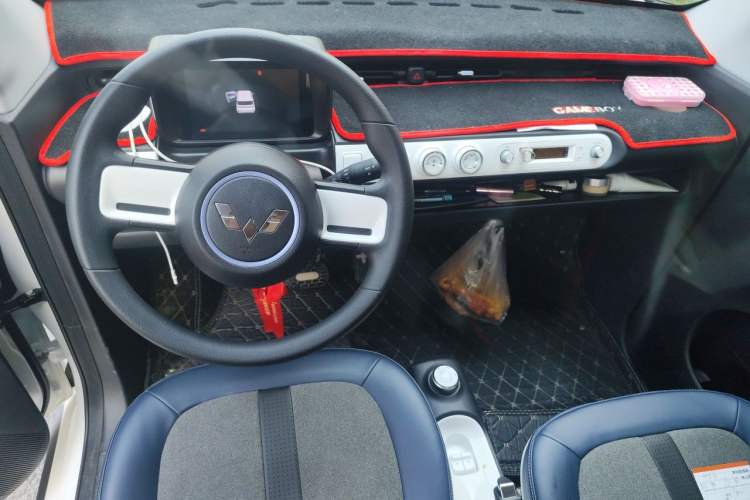Used Wuling Hongguang MINIEV 2022 GAMEBOY 200km Gaming Edition with Lithium Iron Phosphate Center Console