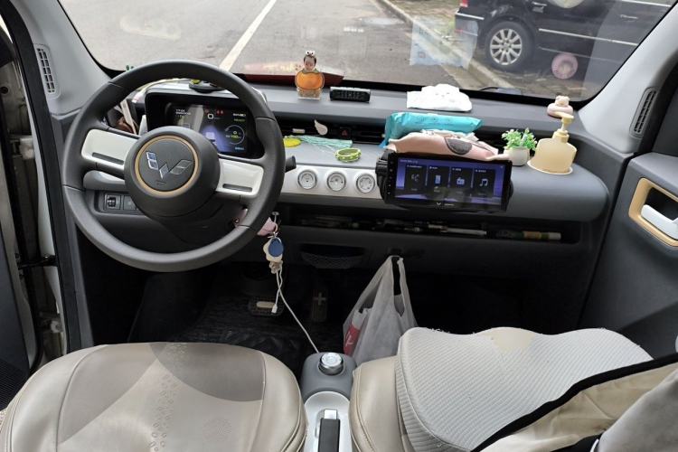 Used Wuling Hongguang MINIEV 2022 GAMEBOY 300km Play Edition Lithium Iron Phosphate Center Console