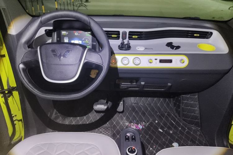 Used Wuling Hongguang MINIEV 2022 Macaron-Color Edition Lithium Iron Phosphate Center Console