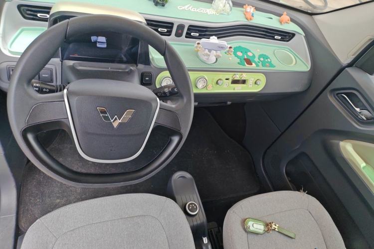 Used Wuling Hongguang MINIEV 2022 Macaron Fashion Model Lithium Iron Phosphate Center Console