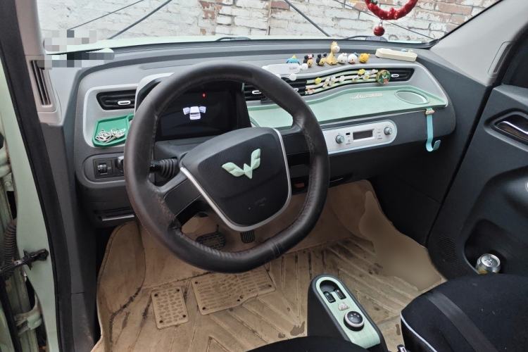 Used Wuling Hongguang MINIEV 2022 Macaron Fashion Model Lithium Iron Phosphate Center Console