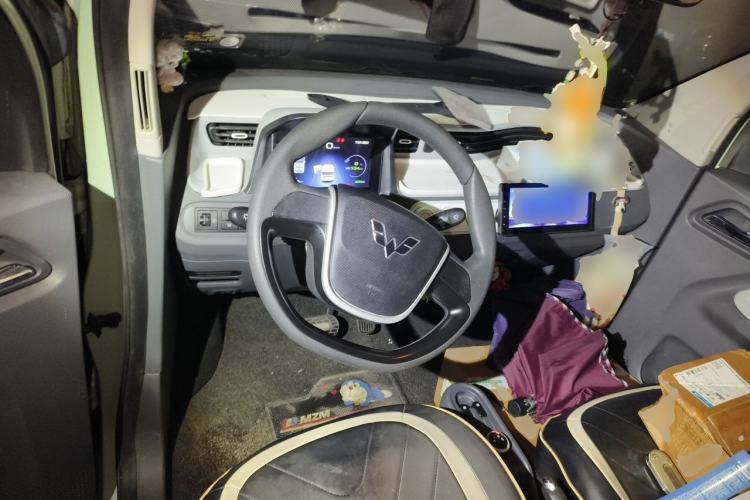 Used Wuling Hongguang MINIEV 2022 Macaron Premium Model – Lithium Iron Phosphate Center Console