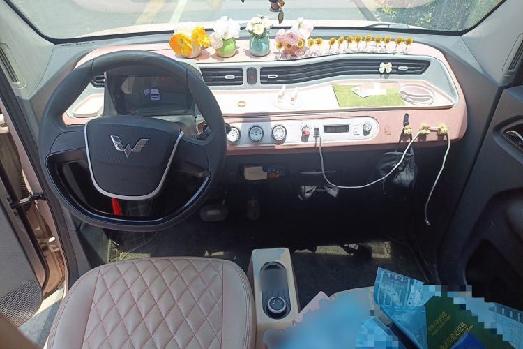 Used Wuling Hongguang MINIEV 2022 Macaron Premium Model – Lithium Iron Phosphate Center Console