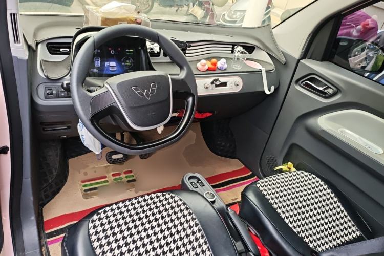 Used Wuling Hongguang MINIEV 2022 Macaron Premium Model – Lithium Iron Phosphate Center Console